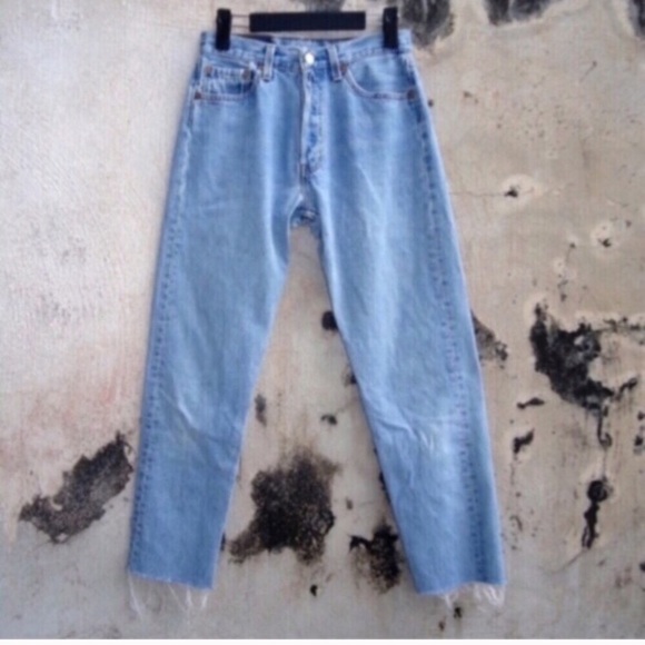 Vintage High Waisted Raw Hem Levi’s - (xxs-m) - Picture 2 of 4